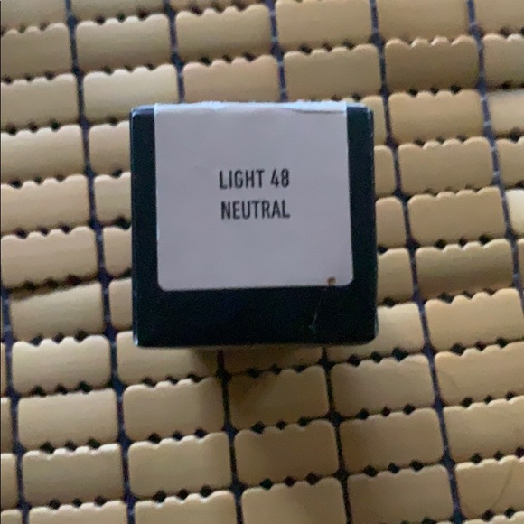 Kat Von D Lock-It Foundation Light Neutral 48 - Picture 2 of 2